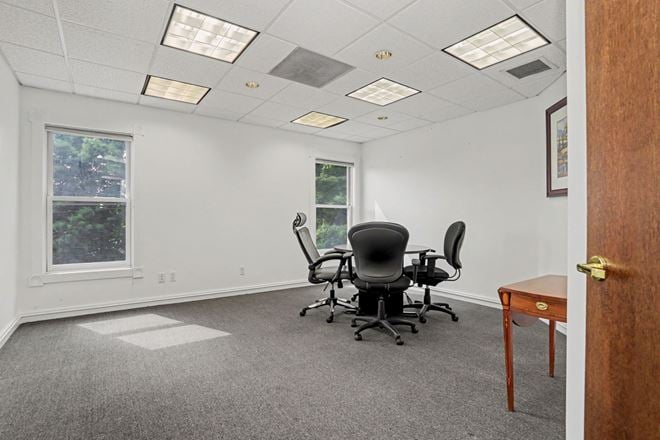 27 Mill Plain Rd #4