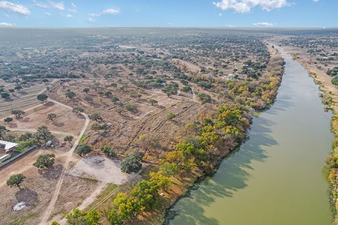 690 Old River Crossing Johnson City Property