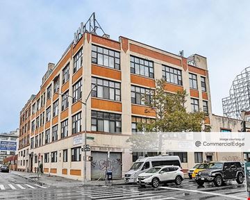 33-01 Queens Blvd