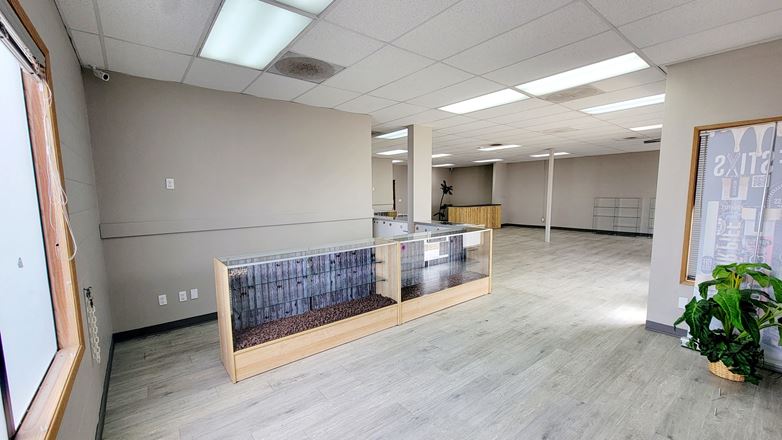 RETAIL / OFFICE & WAREHOUSE