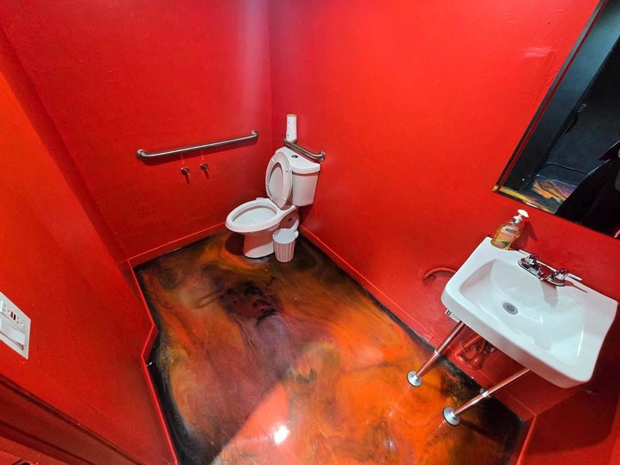 Unique & Creative Space in Awesome Location!