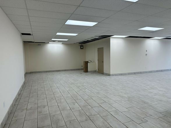 900 W Edmond Road