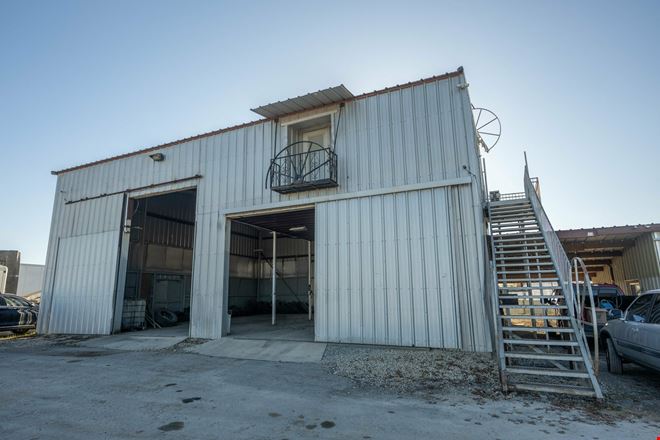 7765 FM 482 - Warehouse