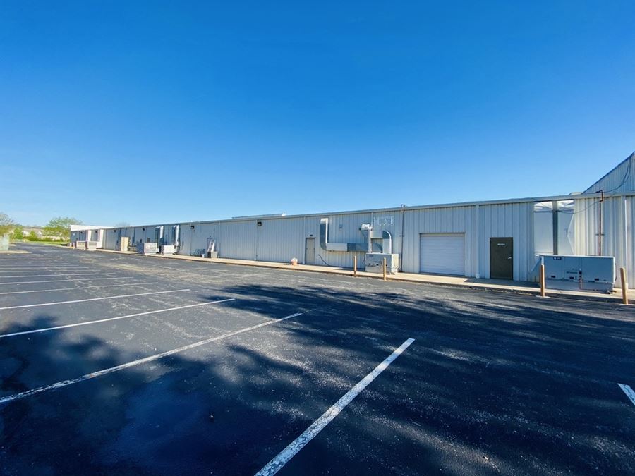 4,200 sf Retail Space For Lease on Republic Rd & West Bypass