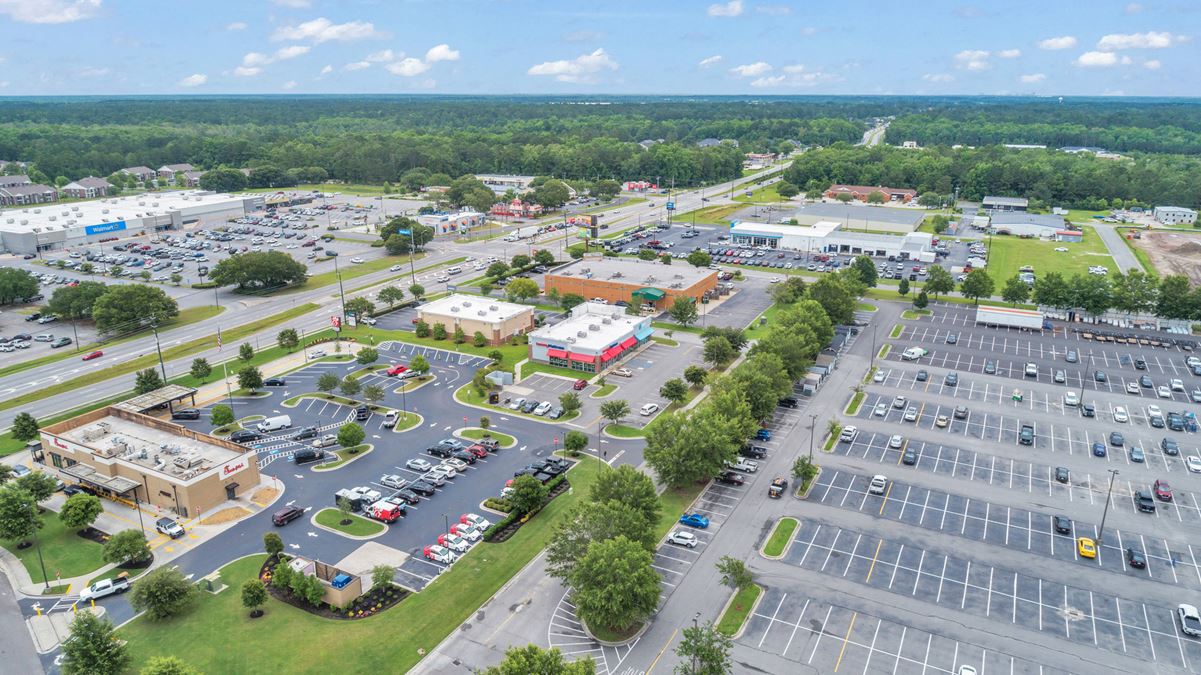 3,617 SF Retail Space | Anchored by Lowes | 36.2K VPD