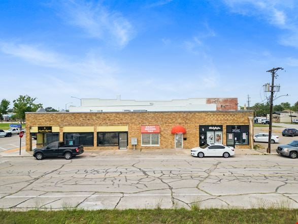 Turnkey Retail Center in Baytown – High-Traffic, Income-Producing Leased Units