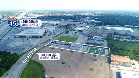 Commercial space for Sale at 9940 Kleckley in Houston