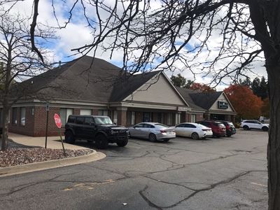740 W Lake Lansing Rd
