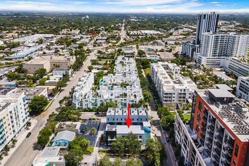 637 NE 4th Ave