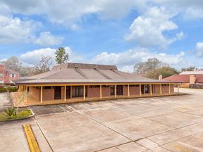 Former Medical Office Just Off Florida Blvd – Visibility & Parking