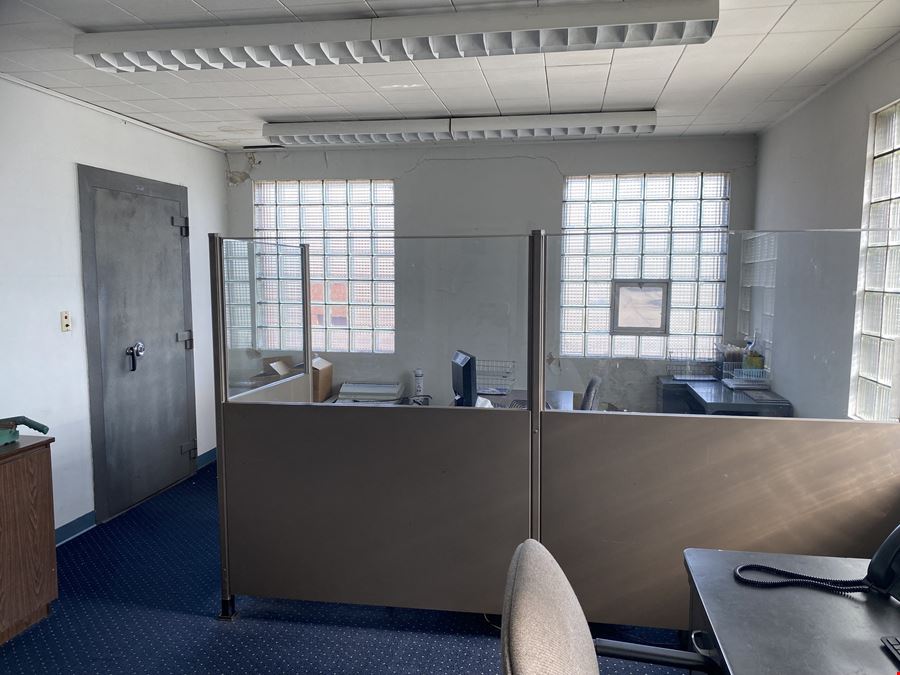 43,521 SQ.FT. WAREHOUSE W/STORAGE & OFFICE