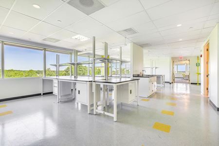 302      Space Photo Gallery 4