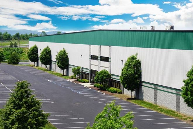 198,400 SF Plug N' Play Warehouse