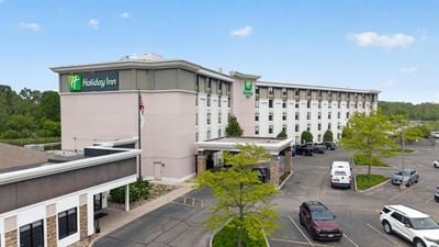 Receivership Sale: 160-Key Holiday Inn | Milwaukee Riverfront