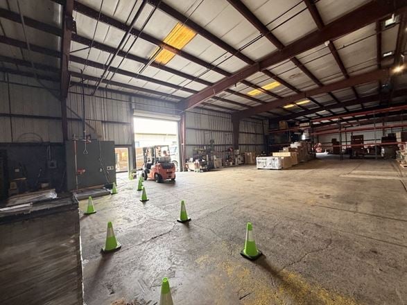 Large Warehouse Central Maui