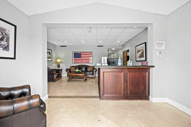 2211 Davie Blvd