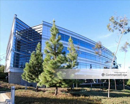 900 Corporate Pointe