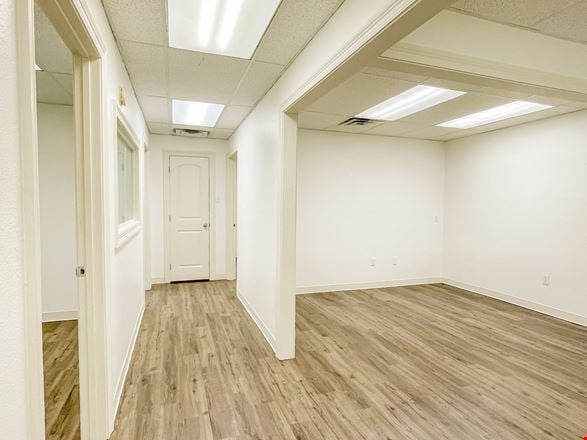 Second Floor Office Suites in Metairie