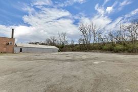 16,253 SF Industrial Building // 0.55 Acres // Available For Sale or Lease