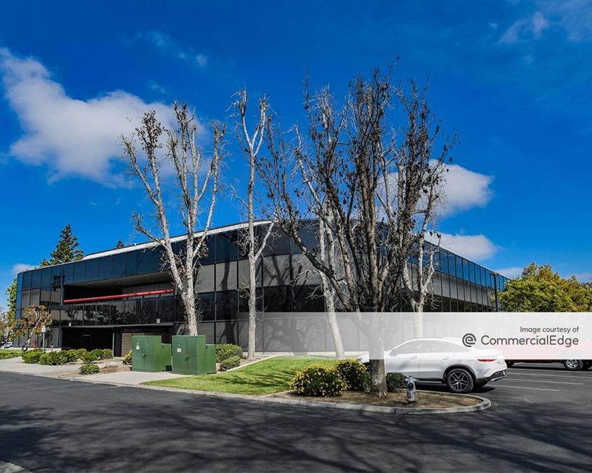 Business Park Plaza 5401 Business Park South, Bakersfield, CA Office Building