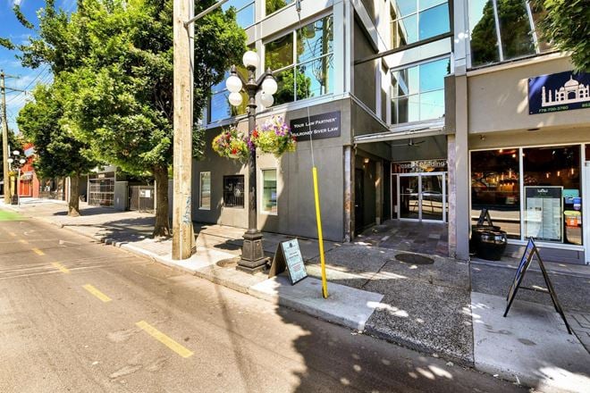 852 Fort Street (300)