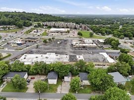 Oak Plaza