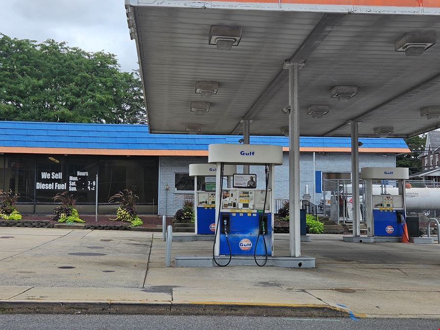 Service Station with Gas and Car Wash