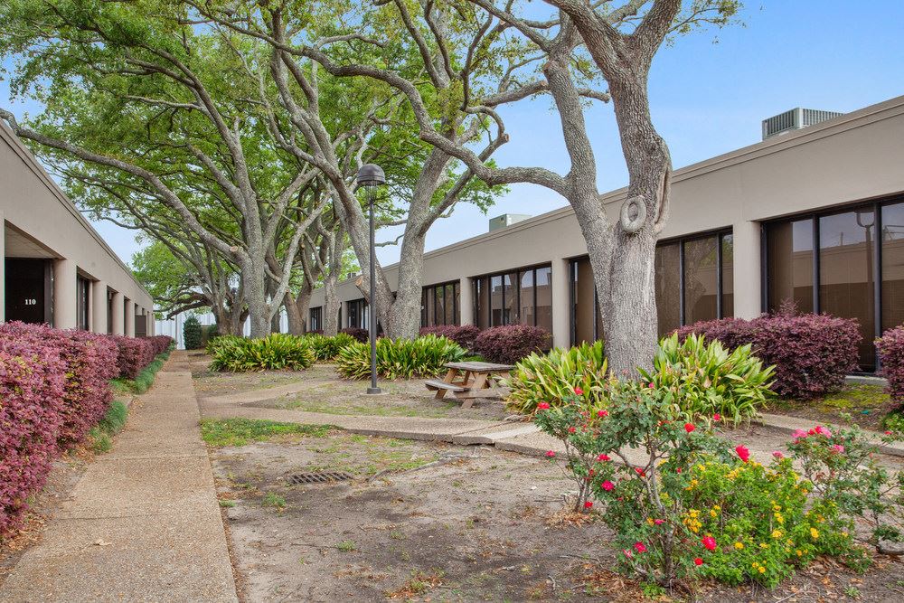 Elmwood Oaks Office Park