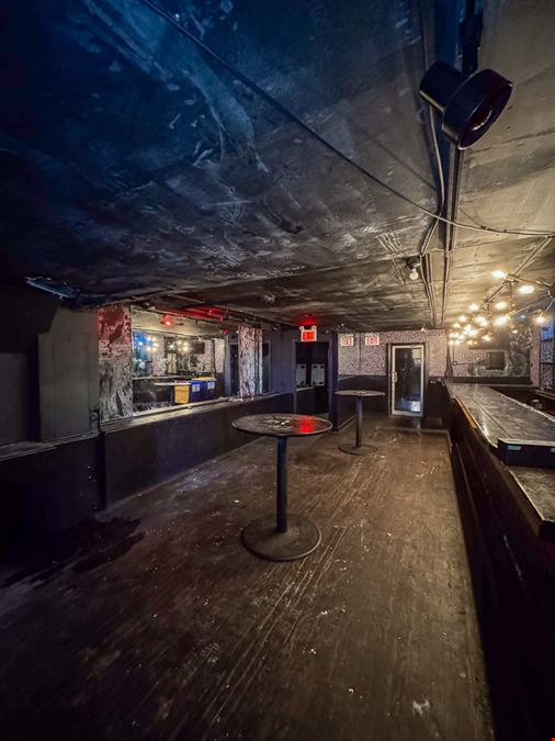 2,000 SF | 275 W 22nd Street | 2nd Gen Bar Space in Chelsea for Lease