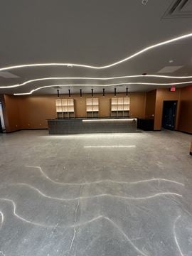 Harold's Square - Suite 104