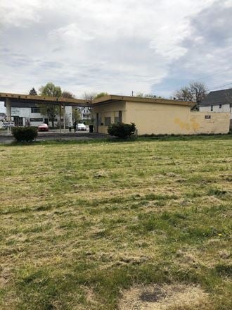 1219 E. Delavan Ave - Former Gas Station