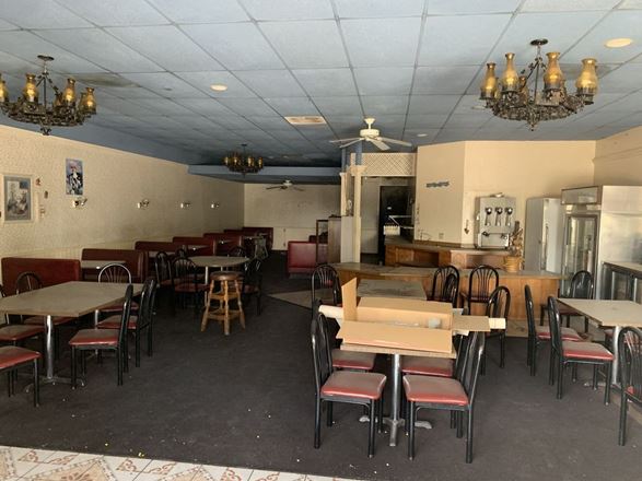 Prime Robertson Blvd Spaces in Country Wood Shopping Center Available