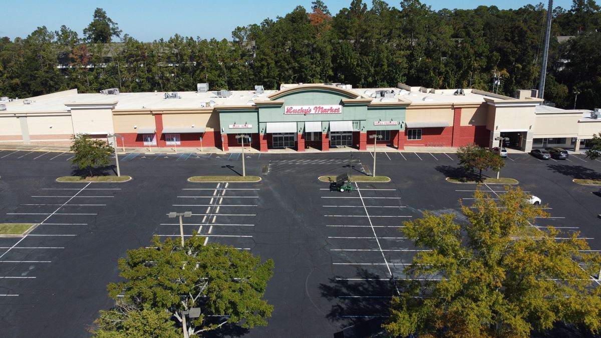 Former Lucky's Market Grocery