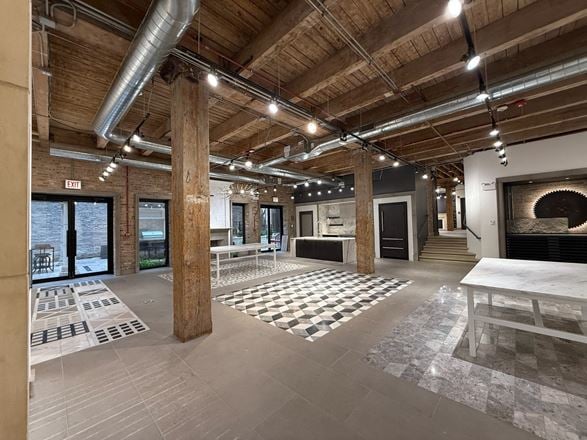 212 West Kinzie Street