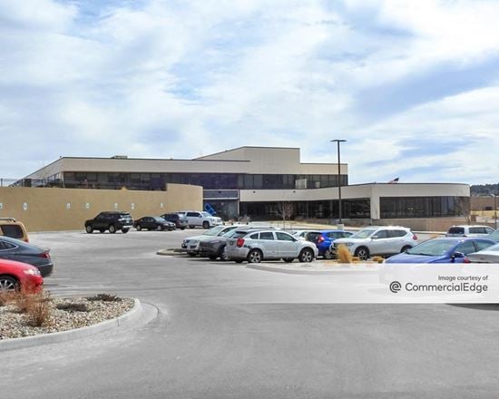 Everty Plaza at Woodmen