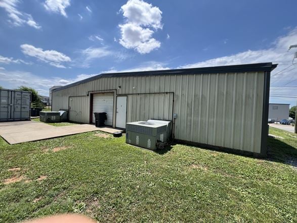 211 W Dunbar Cave Rd