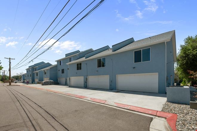 Fountain Village Townhomes