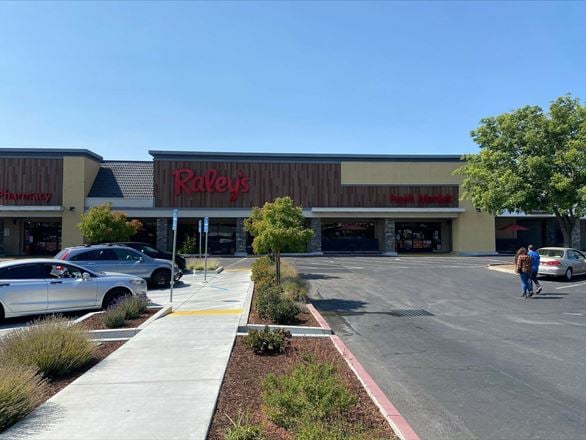 Raley's Towne Centre