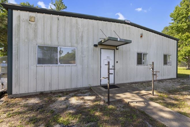 13568 Oil Field Rd, Conroe, TX 77302-3610