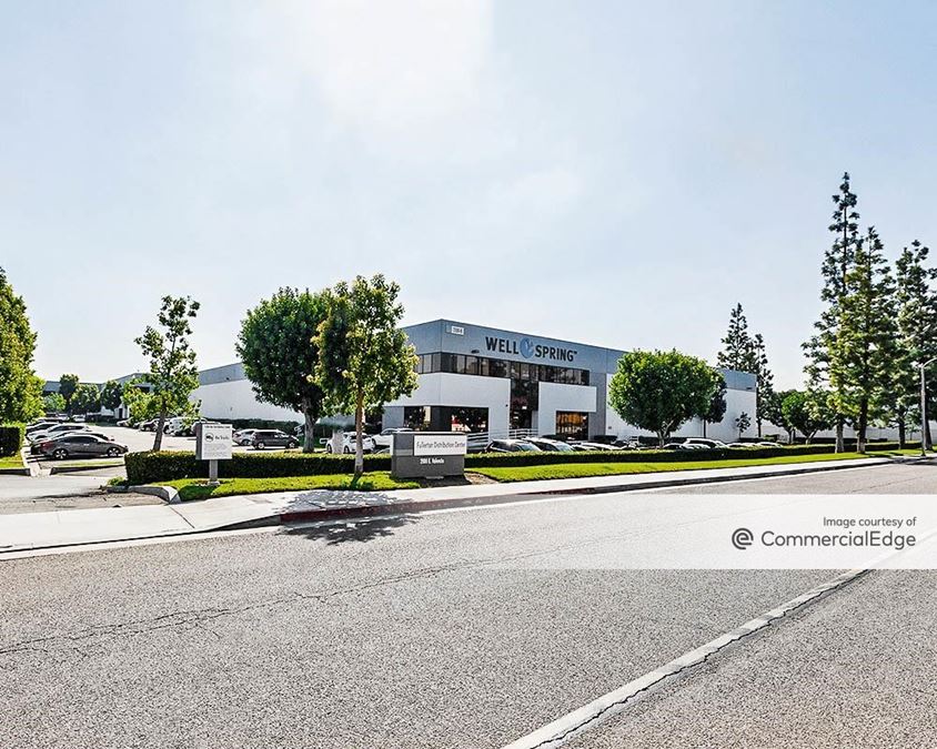 2100 East Valencia Drive, Fullerton, CA 92831