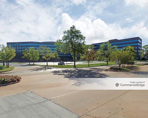 Quail Springs Parkway Plaza