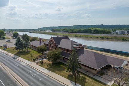 112 S Riverfront Dr