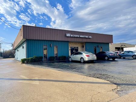 Photo of commercial space at 912 E Walnut St in Garland
