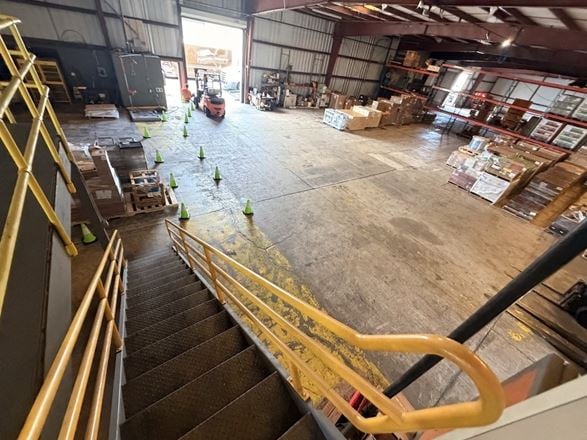 Large Warehouse Central Maui