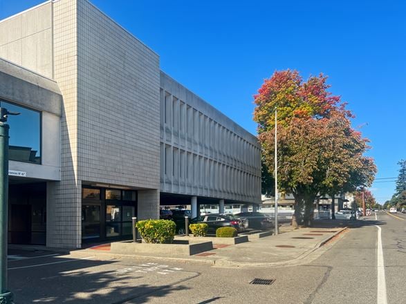 HQ - Burien - 8th Ave
