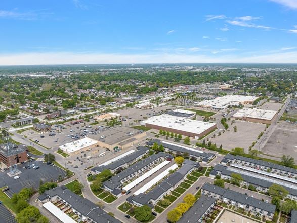 UNIVERSAL SHOPPING CENTER