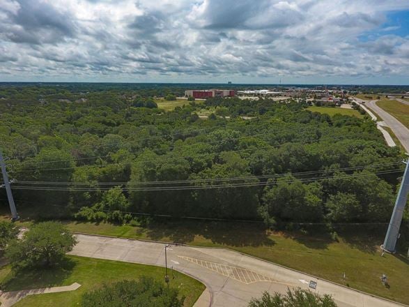 ± 15.75 Acres on Hwy 6 | N Earl Rudder Freeway | Bryan, TX