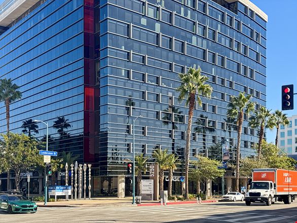 Lankershim Plaza