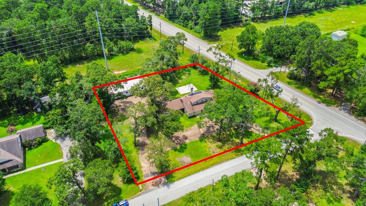 Unrestricted Versatile 1-Acre Commercial Property in Conroe –  Industrial Storage Shed & Carport & home