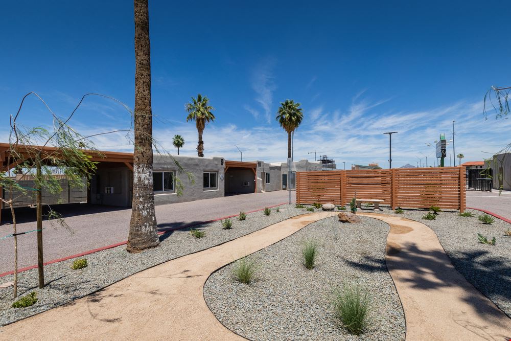2625 E Van Buren St